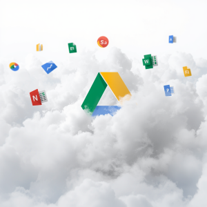 Profesional trabajando con ofimatica nube google drive durante formacion AESRAFOR teleformacion 100 horas certificacion oficial Fundae