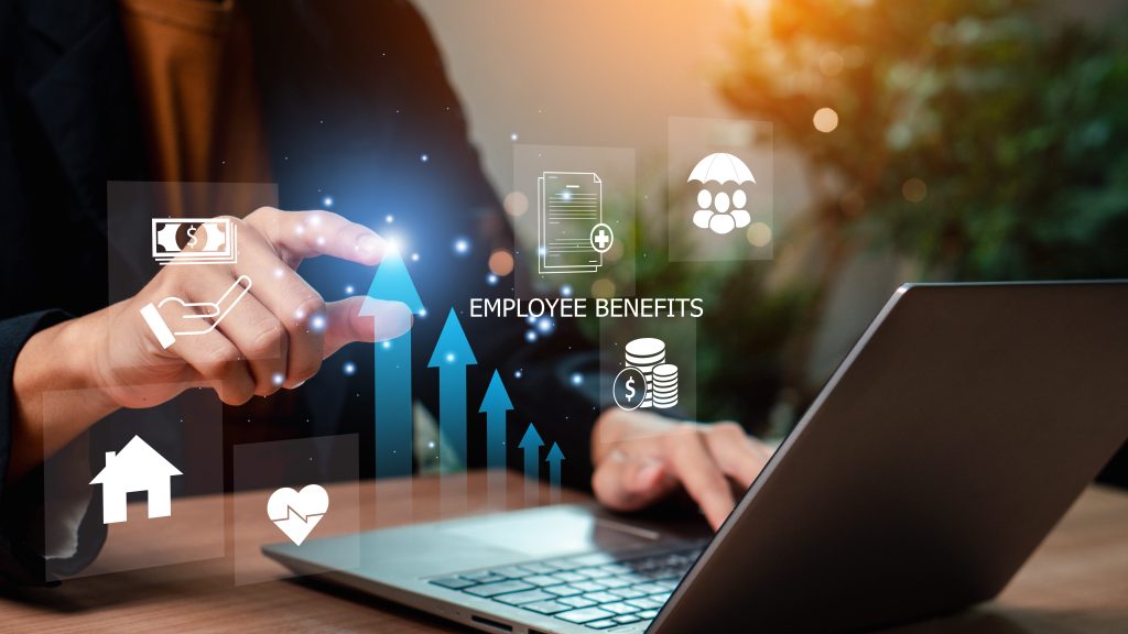 Empleado administrativo AESRAFOR imparte prestaciones seguridad social tramitando incapacidad temporal en departamento recursos humanos empresa